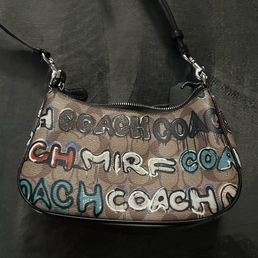 Coach Black Crossbody Bag Sleek Design